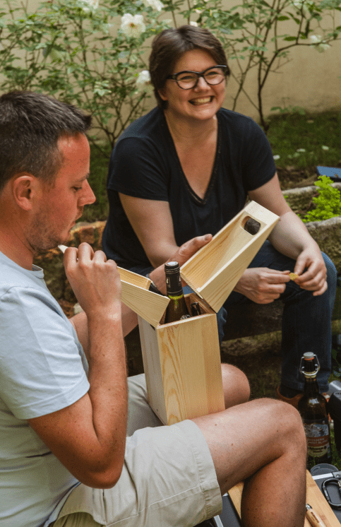 Ouverture de la bouteille casse-tête qui permet de mieux savourer son apéro